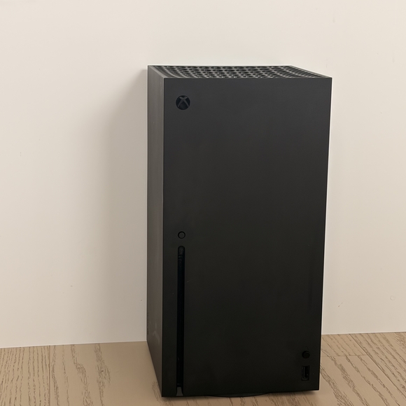 Black XBOX - Picture 1 of 4